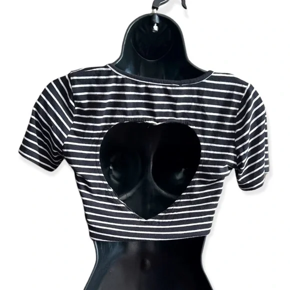 2 for 1 Heart Shape Crop Top & Black Sleeveless Crop Top Size Small - Picture 2 of 3